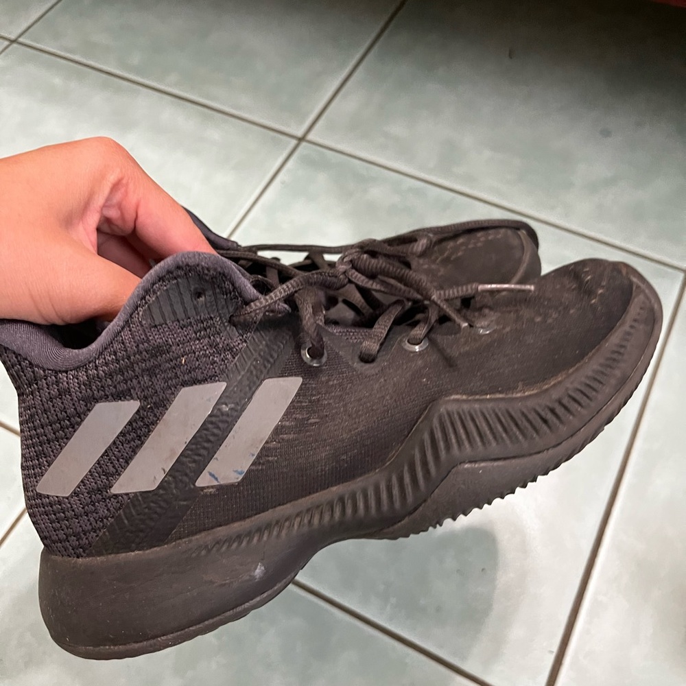 Adidas basketball shoes size 5 youth